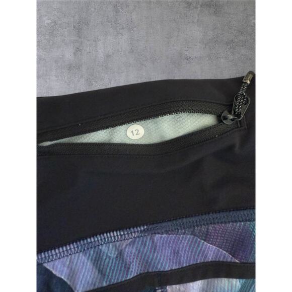 Lululemon Run Times Short 4-way Stretch 4in
Pretty Prism Multi Black Wmns Sz 12 - Picture 7 of 10